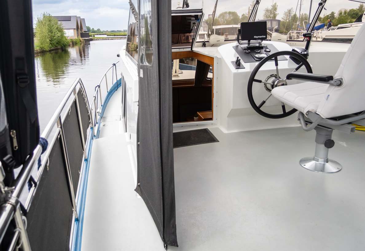De Driesprong Yachtcharters Interieur Motorjacht Copain 6 (1)