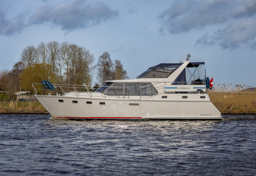 De Driesprong Yachtcharters Exterieur Motorjacht Andreas 11