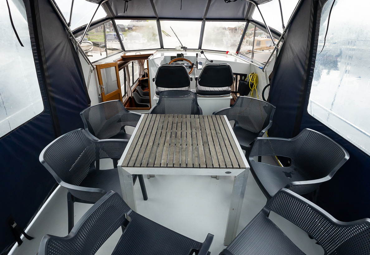 De Driesprong Yachtcharters Interieur Motorjacht Kuinder 27