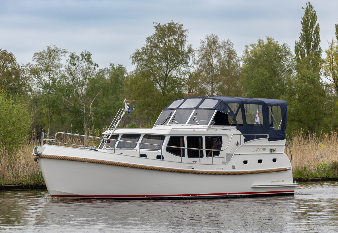 De Driesprong Yachtcharters Exterieur Motorjacht La Boheme 25