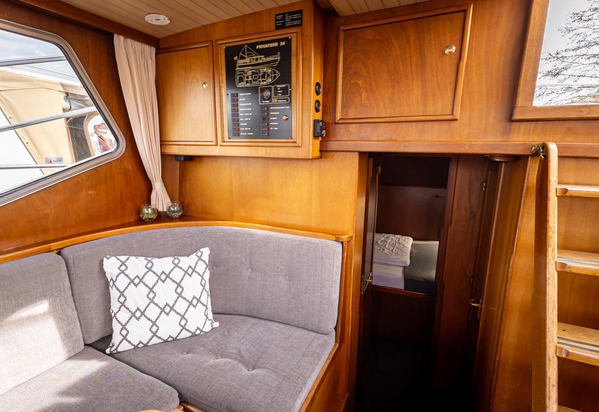 De Driesprong Yachthcharters Interieur Motorjacht Frisa 28