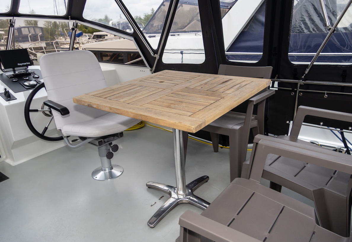 De Driesprong Yachtcharters Interieur Motorjacht Copain 8 (1)