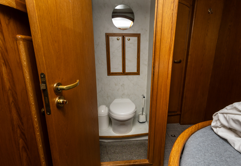 De Driesprong Yachtcharters Interieur Motorjacht Comtesse 8