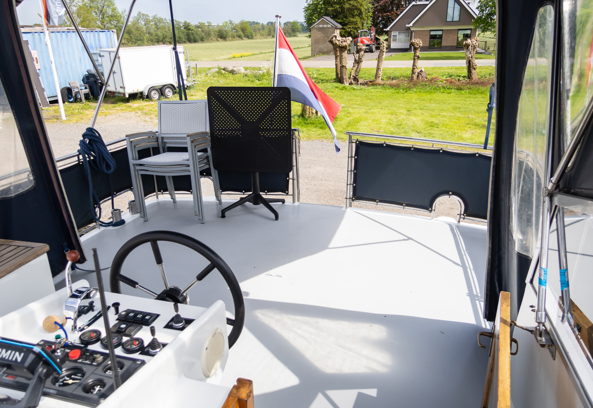 De Driesprong Yachtcharters Exterieur Motorjacht Frisa 14 (1)