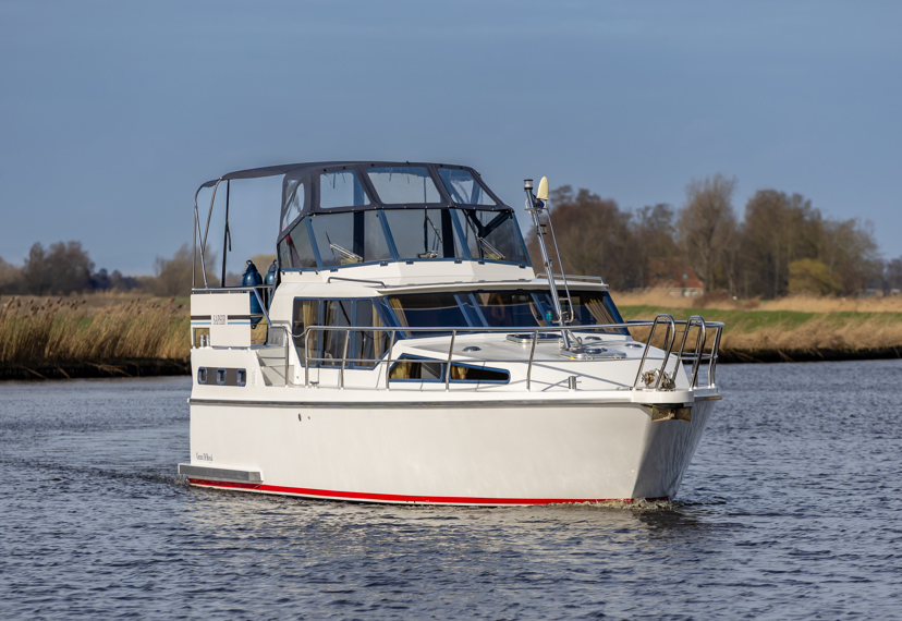 De Driesprong Yachtcharters Exterieur Motorjacht Saphir 30