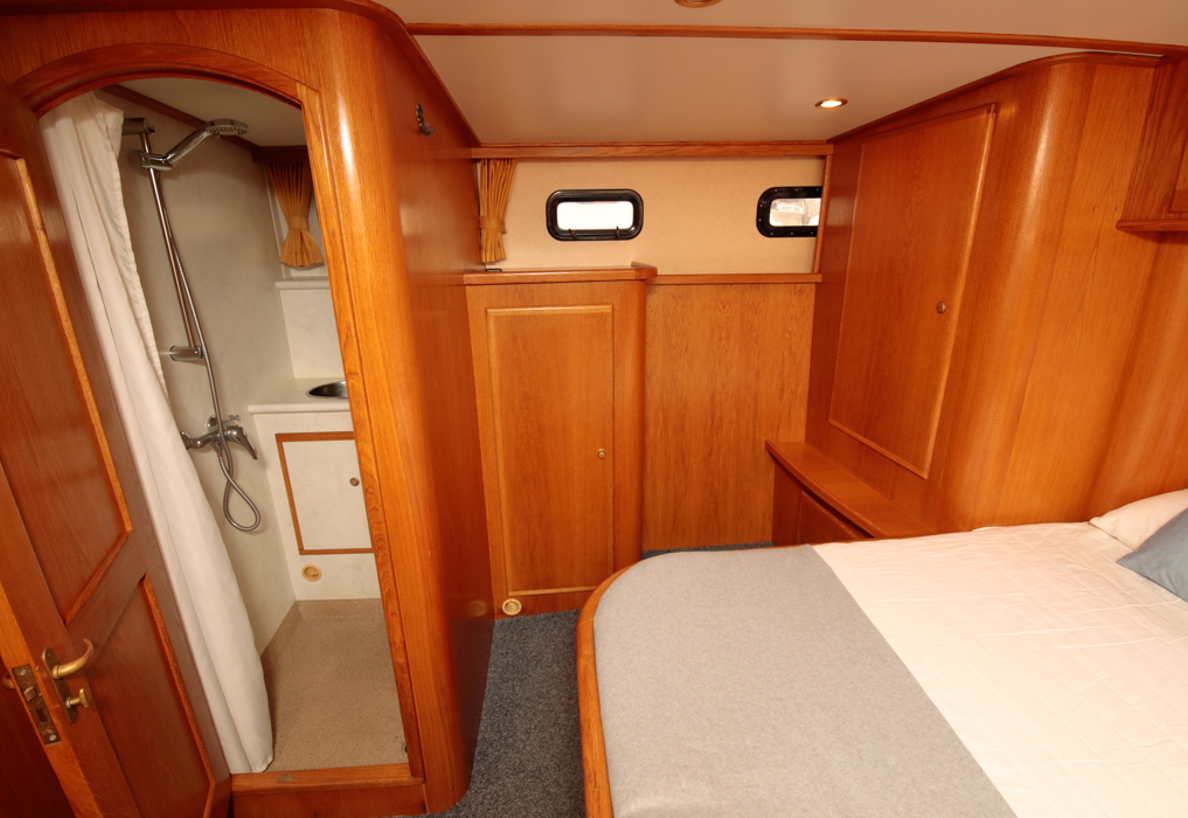 De Driesprong Yachtcharters Interieur Motorjacht Saphir 12