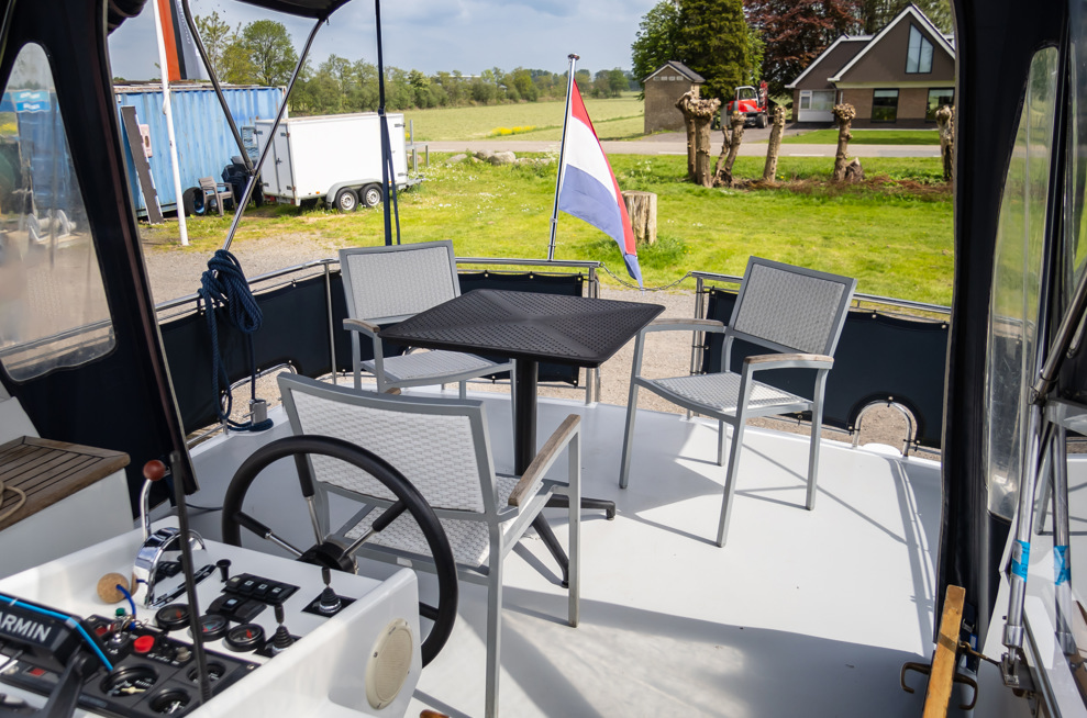 De Driesprong Yachtcharters Exterieur Motorjacht Frisa 13 (1)