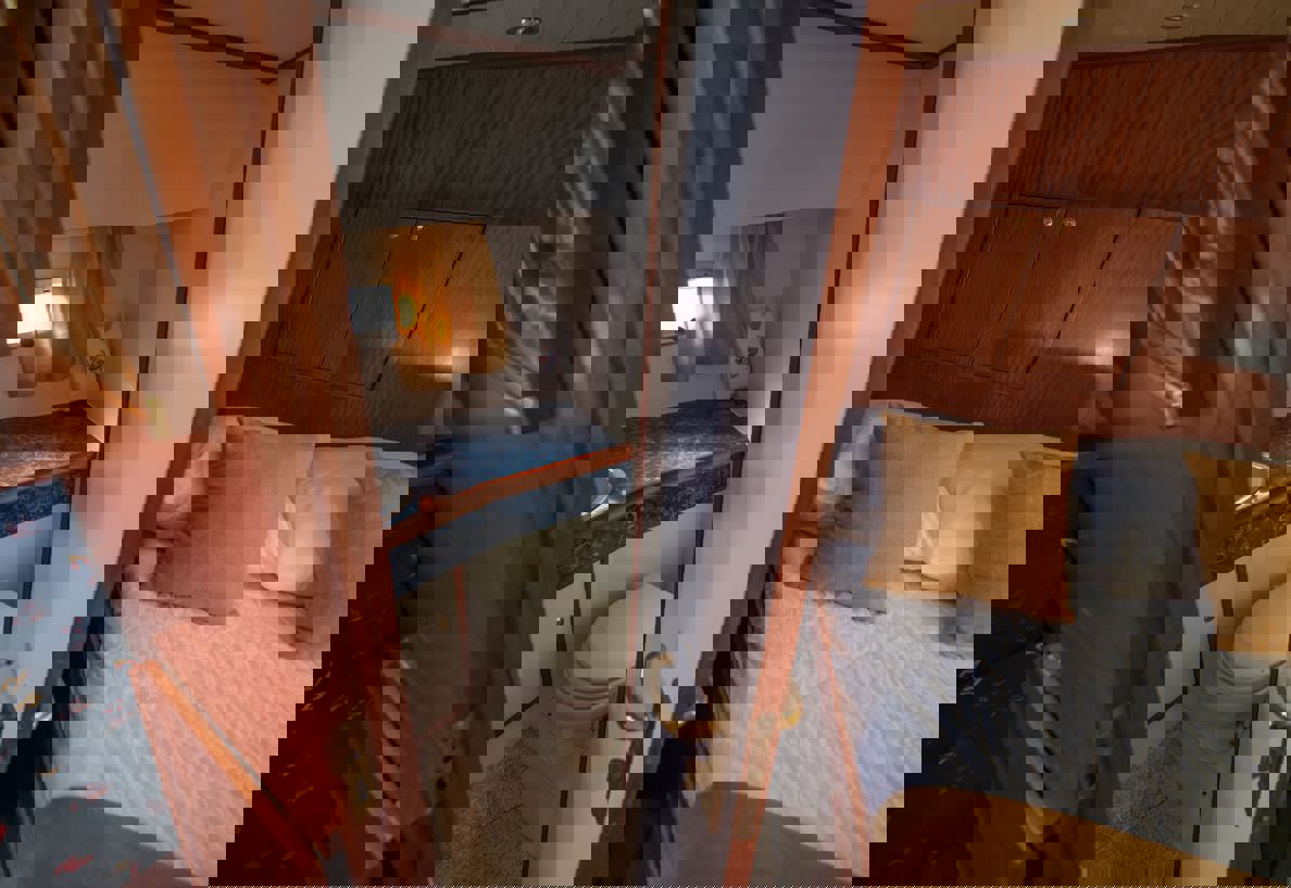 De Driesprong Yachtcharters Interieur Motorjacht Sparus 13