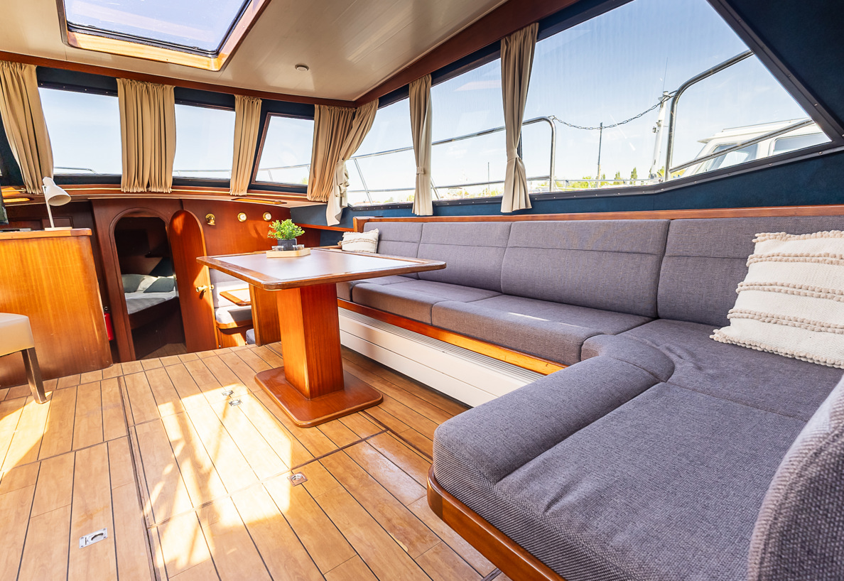 De Driesprong Yachtcharters Interieur Motorjacht Remora 38