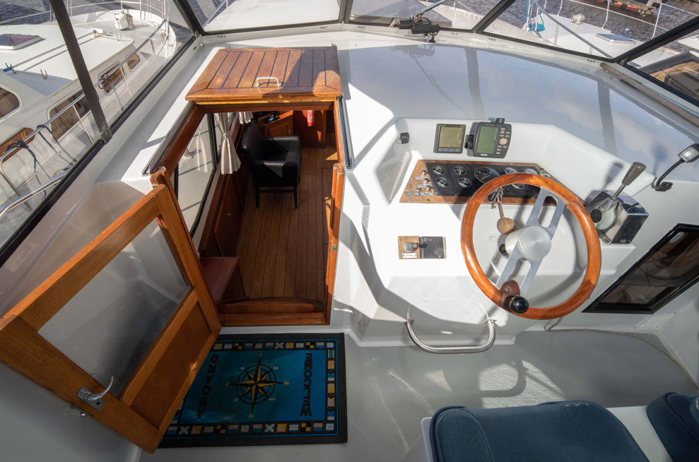 De Driesprong Yachtcharters Interieur Motorjacht Kuinder 25