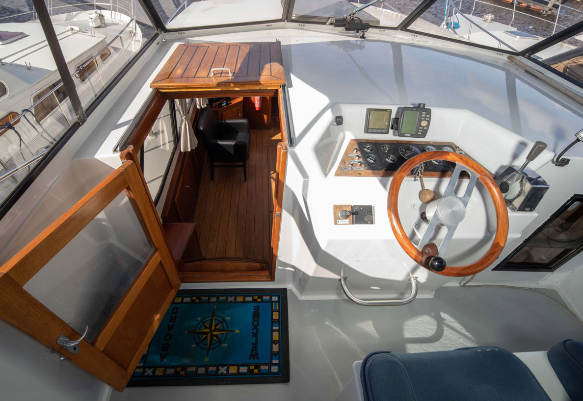 De Driesprong Yachtcharters Interieur Motorjacht Kuinder 25