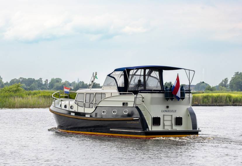 De Driesprong Yachtcharters Exterieur Motorjacht La Boheme 6