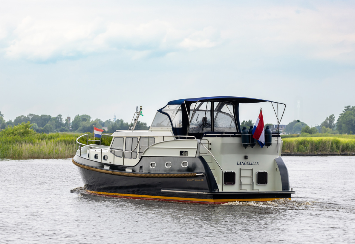 De Driesprong Yachtcharters Exterieur Motorjacht La Boheme 6