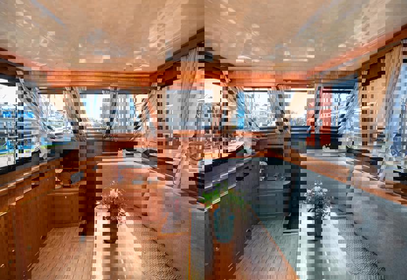 De Driesprong Yachtcharters Interieur Motorjacht Alopia 02