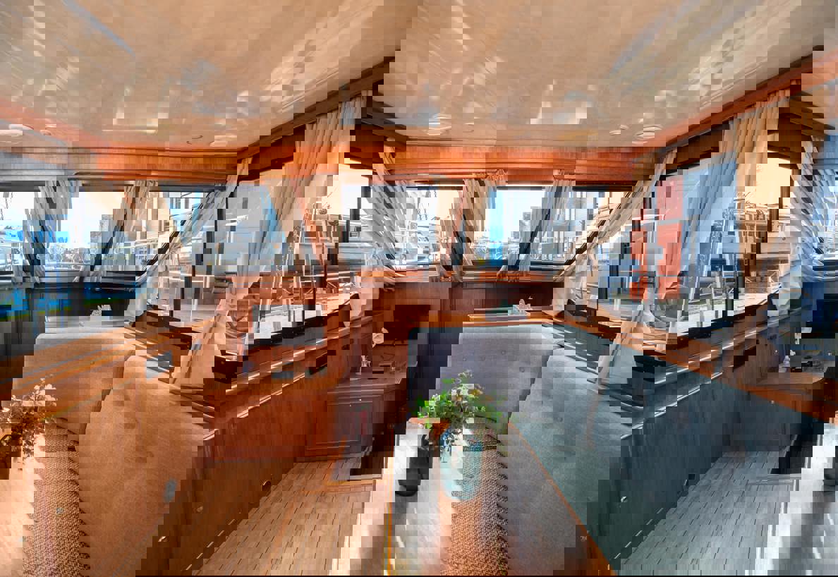 De Driesprong Yachtcharters Interieur Motorjacht Alopia 02