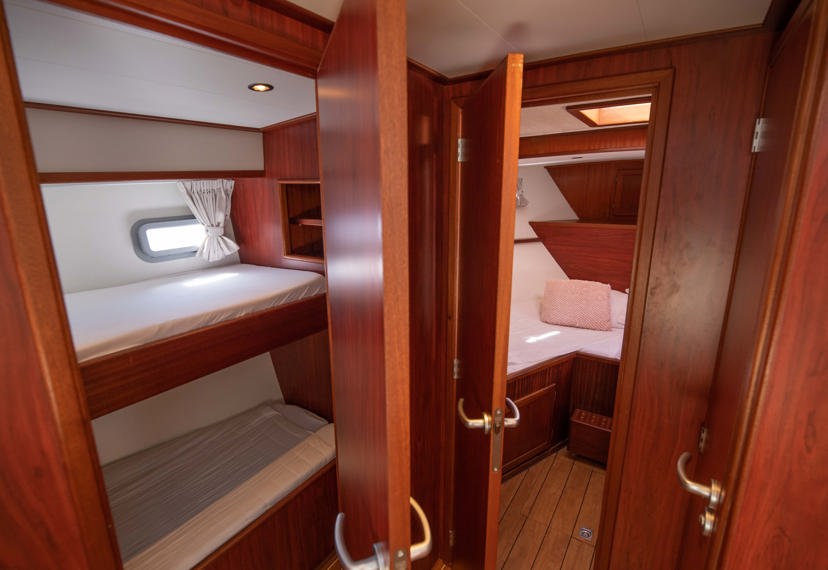 De Driesprong Yachtcharters Interieur Motorjacht Tjonger 12