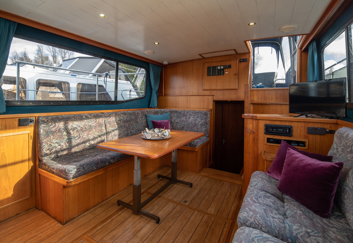 De Driesprong Yachtcharters Interieur Motorjacht Corvina 07