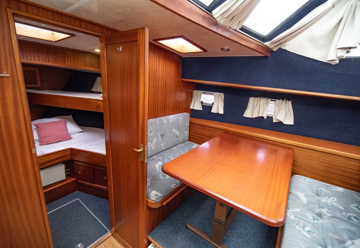 De Driesprong Yachtcharters Interieur Motorjacht Fenris 03