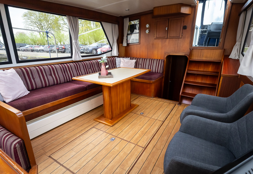 De Driesprong Yachtcharters Interieur Motorjacht Kuinder 31