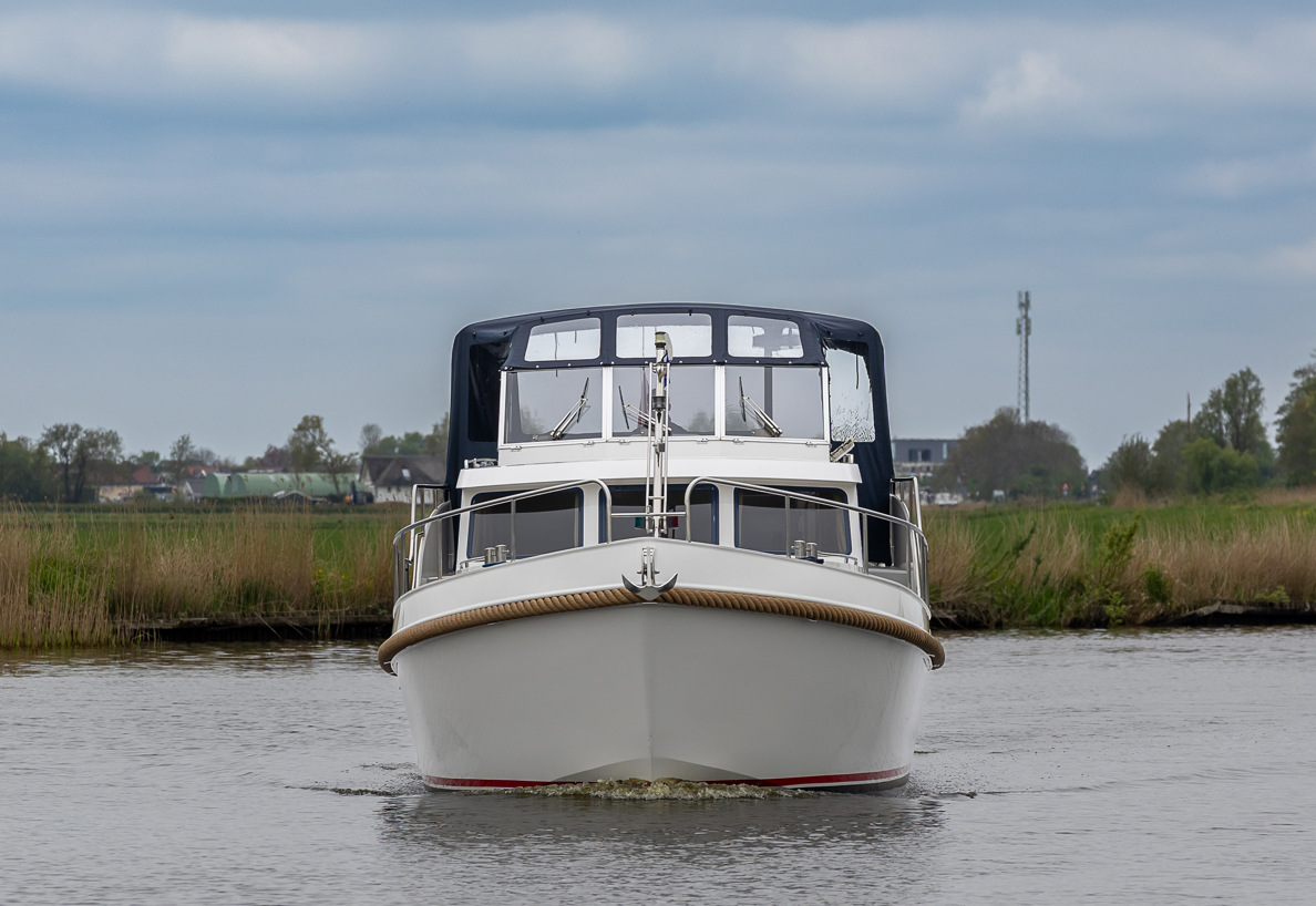 De Driesprong Yachtcharters Exterieur Motorjacht La Boheme 37