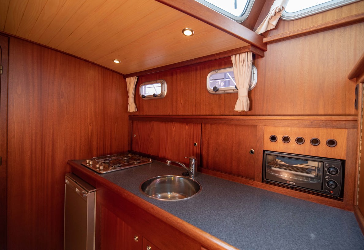 De Driesprong Yachtcharters Interieur Motorjacht Freule 14