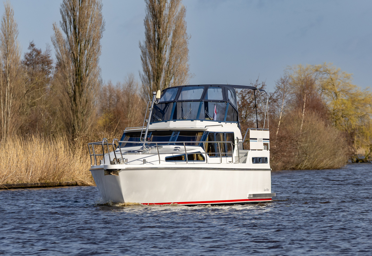 De Driesprong Yachtcharters Exterieur Motorjacht Saphir 23
