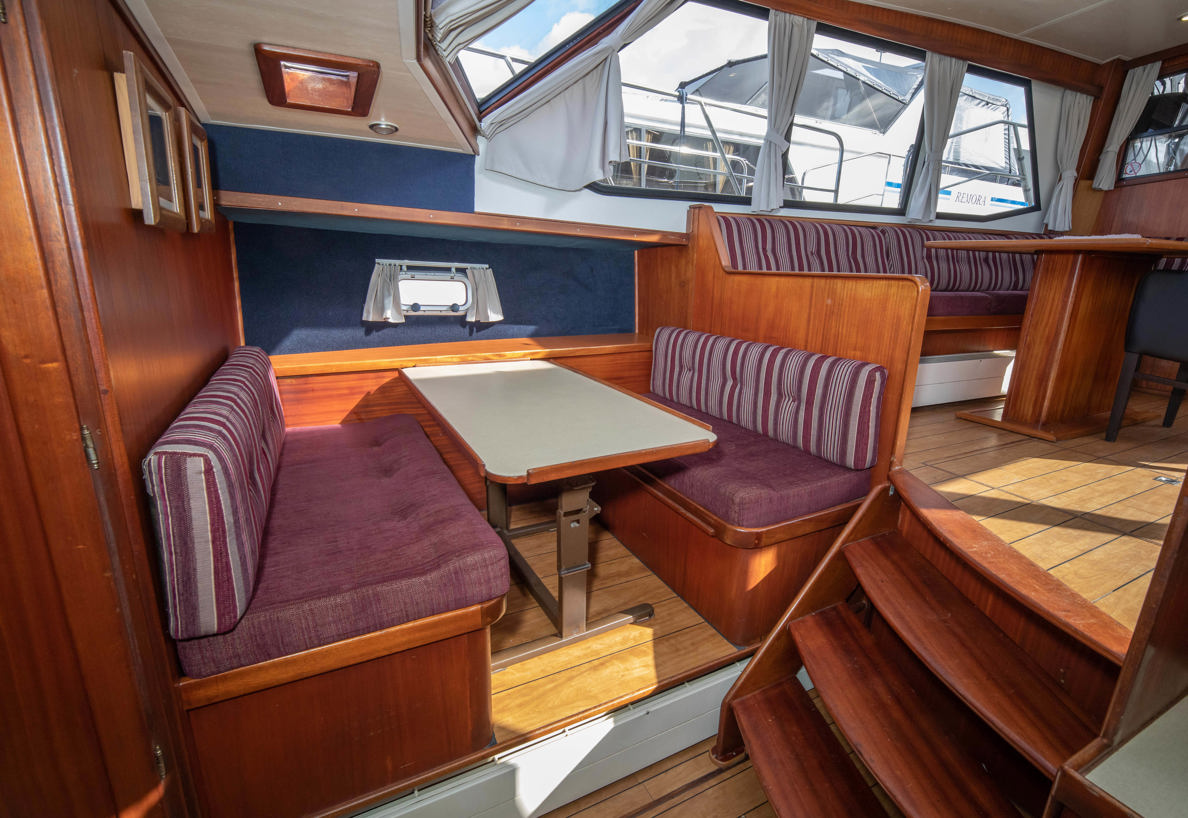 De Driesprong Yachtcharters Interieur Motorjacht Kuinder 09