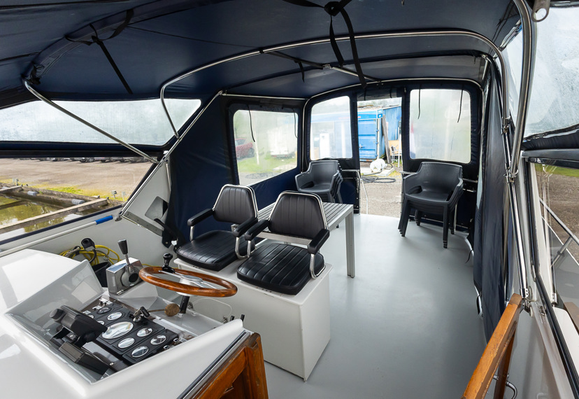 De Driesprong Yachtcharters Interieur Motorjacht Kuinder 26
