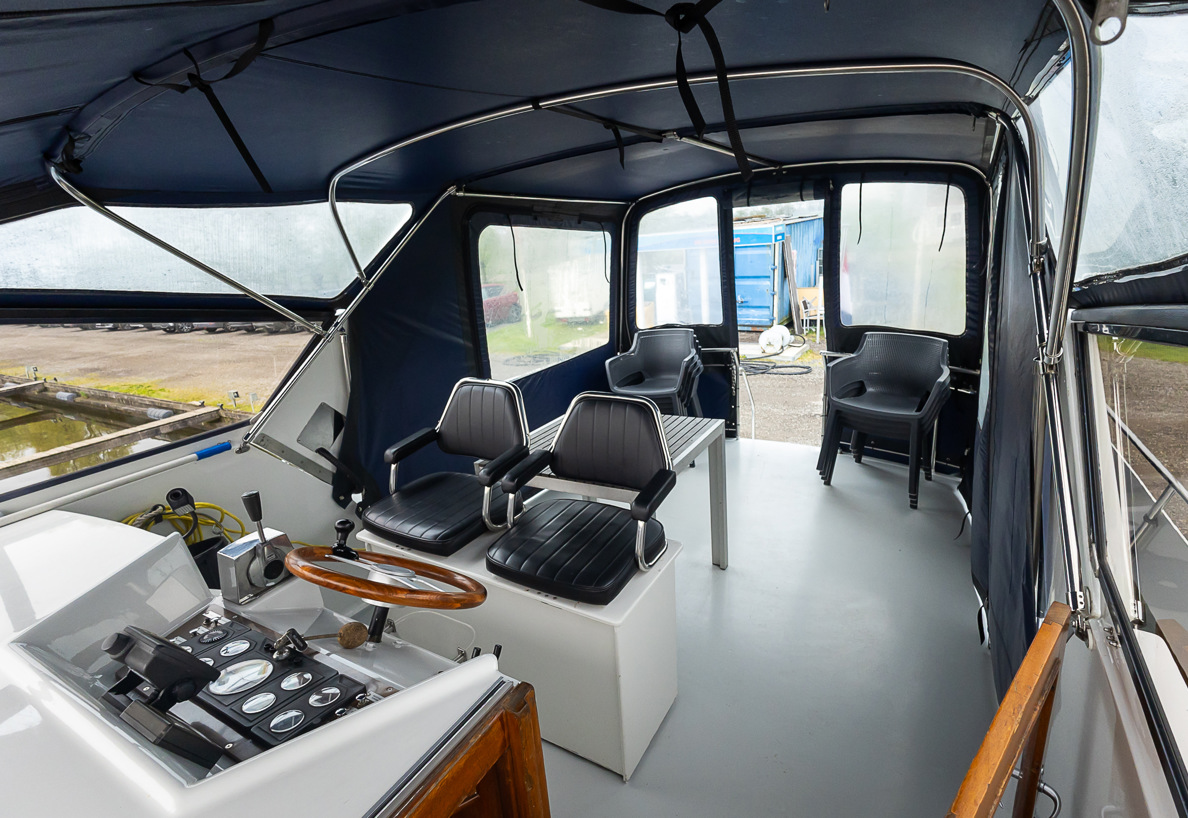 De Driesprong Yachtcharters Interieur Motorjacht Kuinder 26