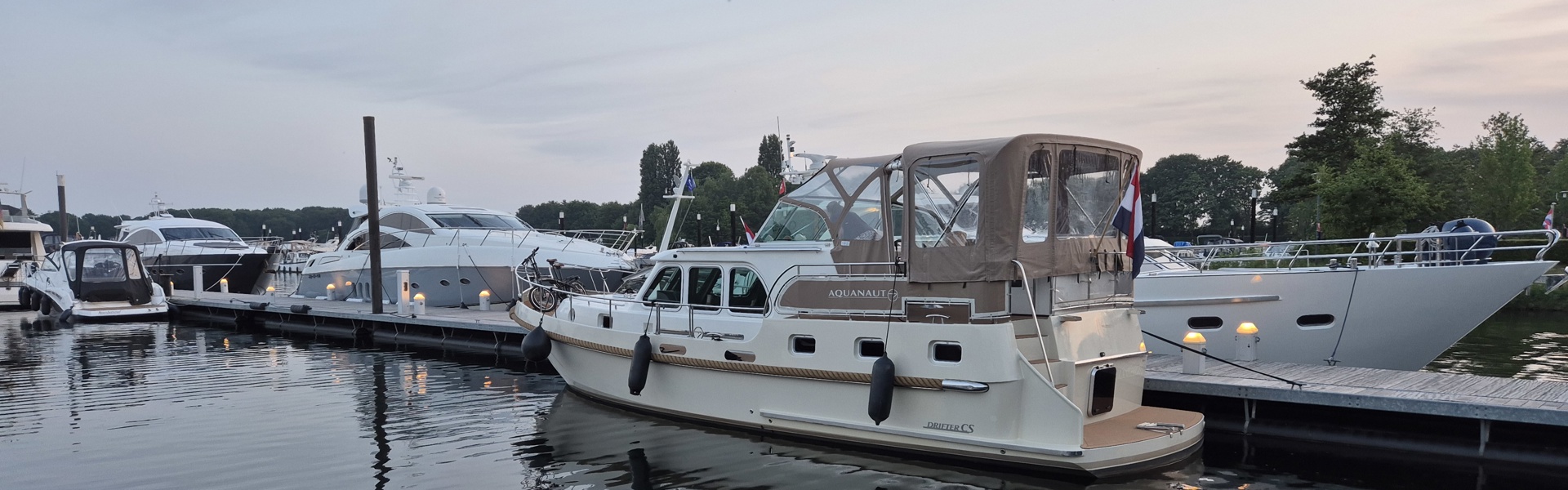 De Driesprong Yachtcharters Varende Pensionado's Op De Poseidon Eldorado Ligging Boot