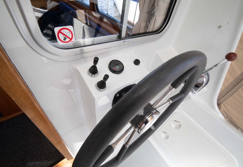 De Driesprong Yachtcharters Interieur Motorjacht Flarde 24
