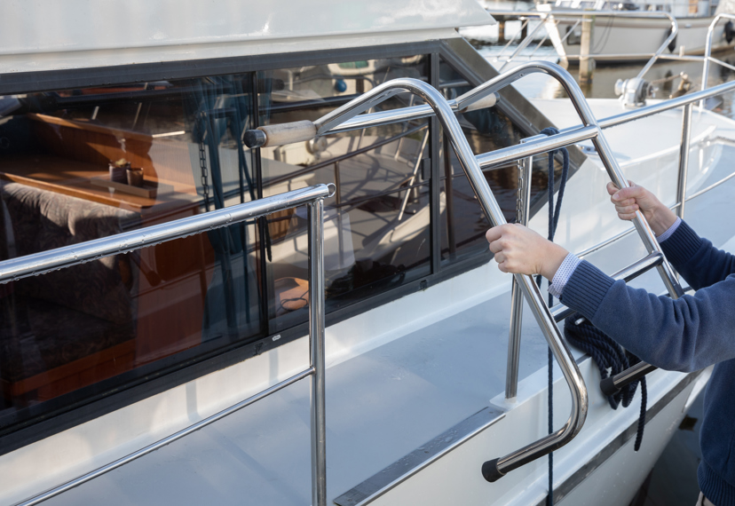 De Driesprong Yachtcharters Exterieur Motorjacht Corvina 09