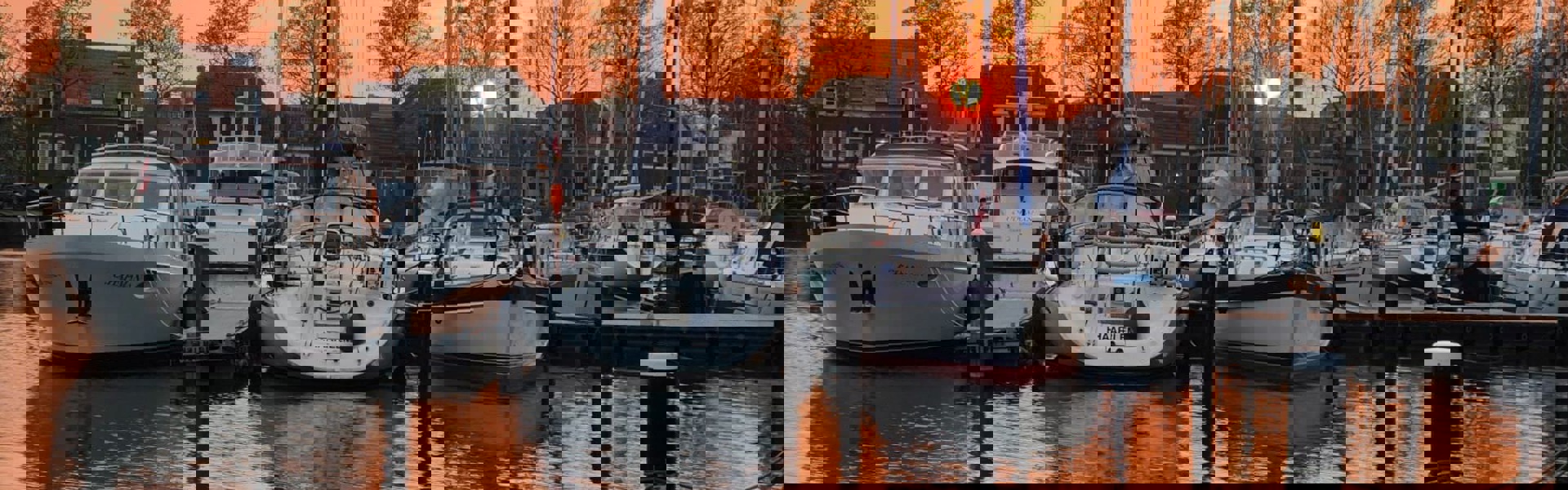 De Driesprong Yachtcharters Varende Pensionado's Op De Poseidon Haven Ijmond