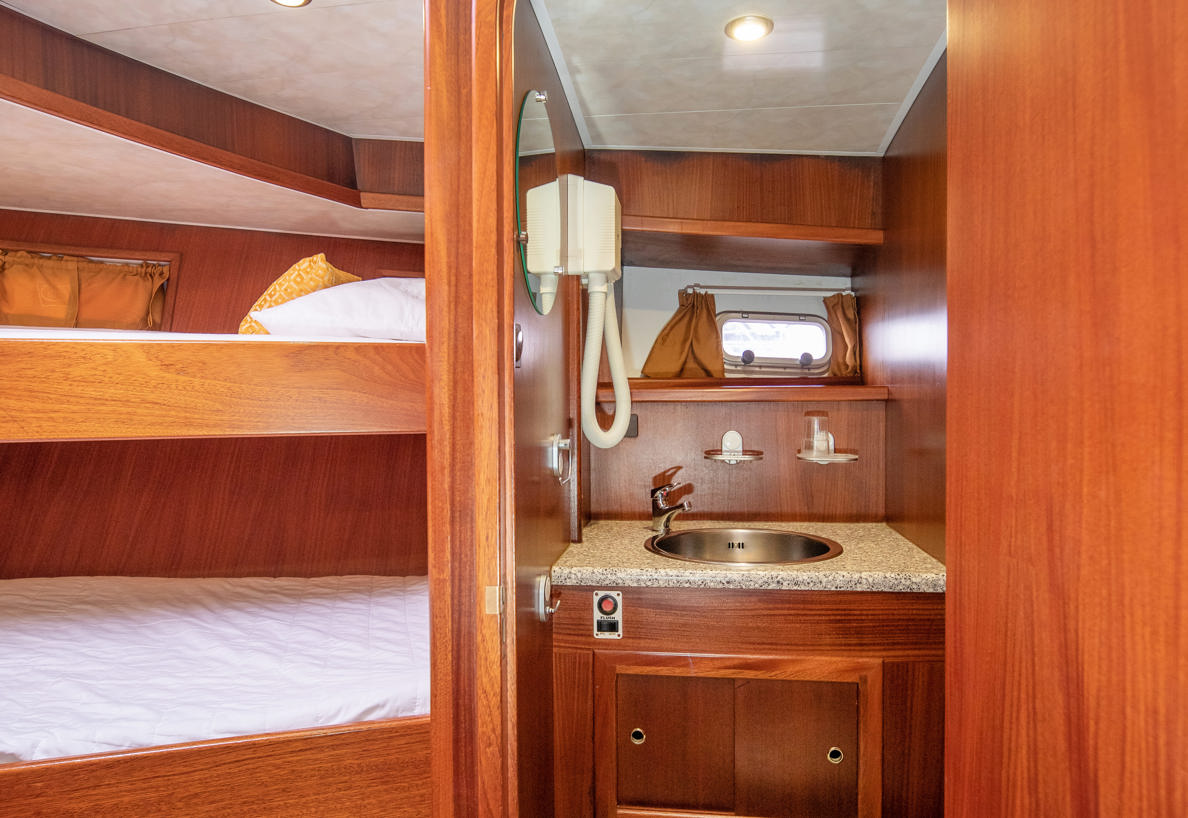 De Driesprong Yachtcharters Interieur Motorjacht Splendens 04