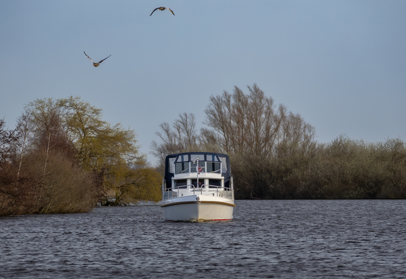 De Driesprong Yachtcharters Exterieur Motorjacht Comtesse 73