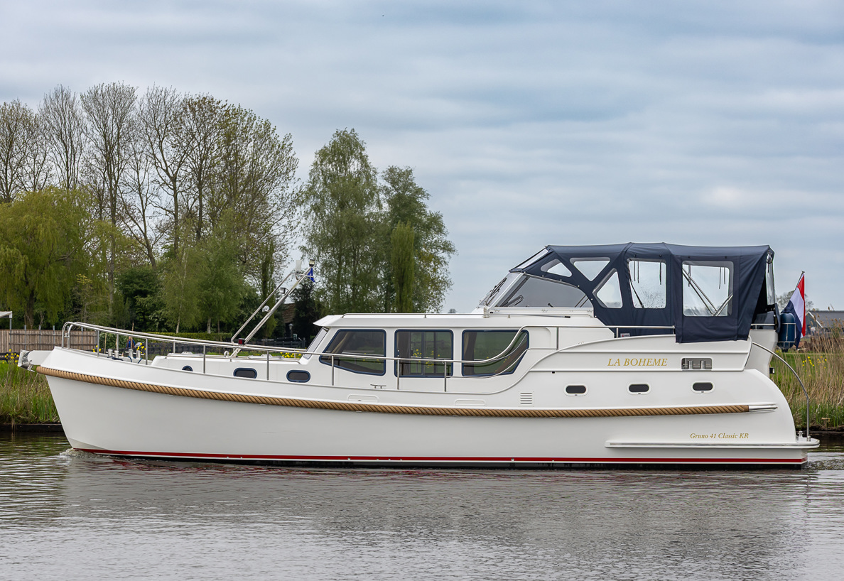 De Driesprong Yachtcharters Exterieur Motorjacht La Boheme 26