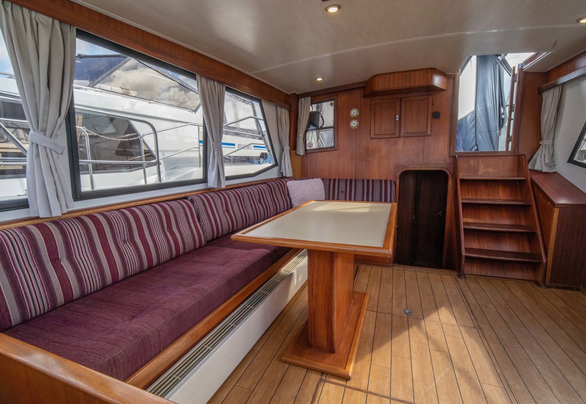 De Driesprong Yachtcharters Interieur Motorjacht Kuinder 23