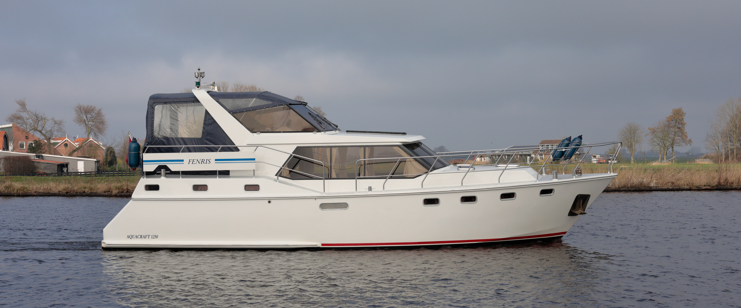 Motorjacht Fenris, 8-peroons Aquacraft 1250 te huur