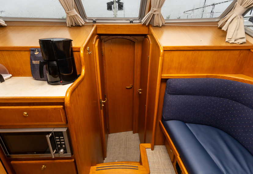 De Driesprong Yachtcharters Interieur Motorjacht Comtesse 17