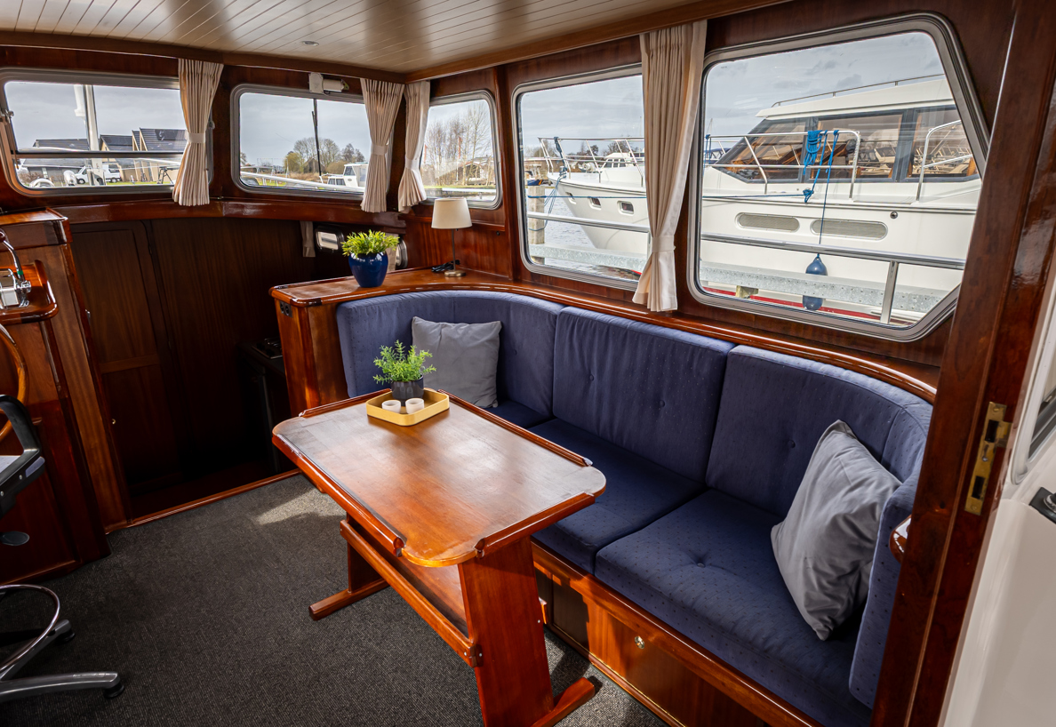 De Driesprong Yachtcharters Interieur Motorjacht Freon 31