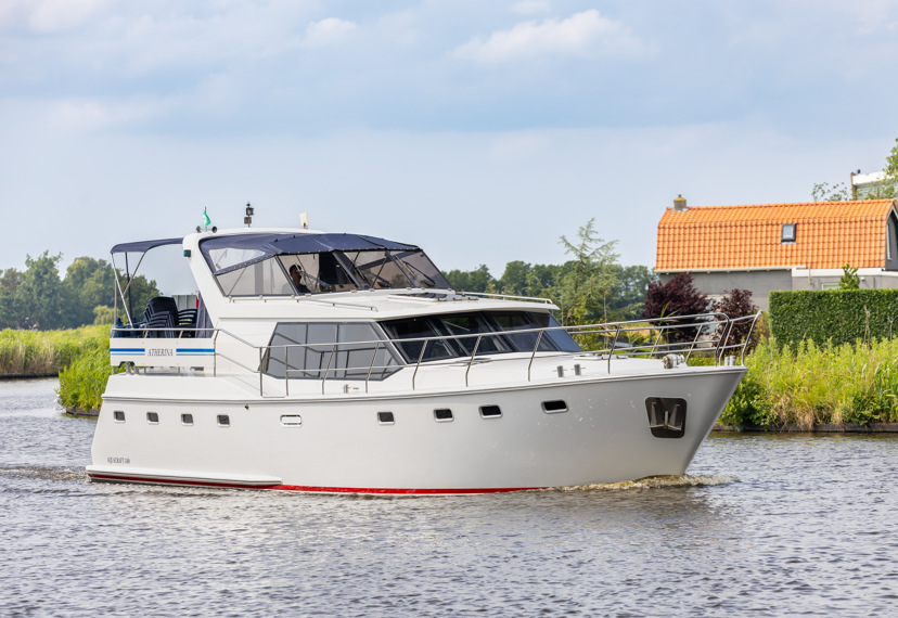 De Driesprong Yachtcharters Exterieur Motorjacht Atherina 11 (1)