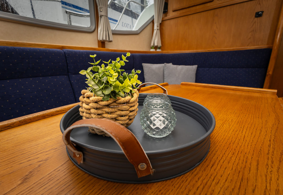 De Driesprong Yachtcharters Interieur Motorjacht Comtesse 25