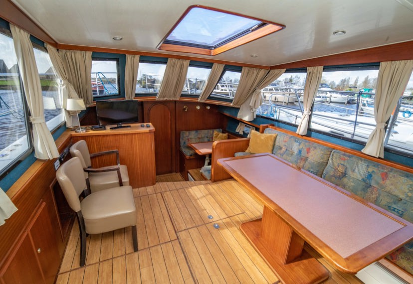 De Driesprong Yachtcharters Interieur Motorjacht Remora 21