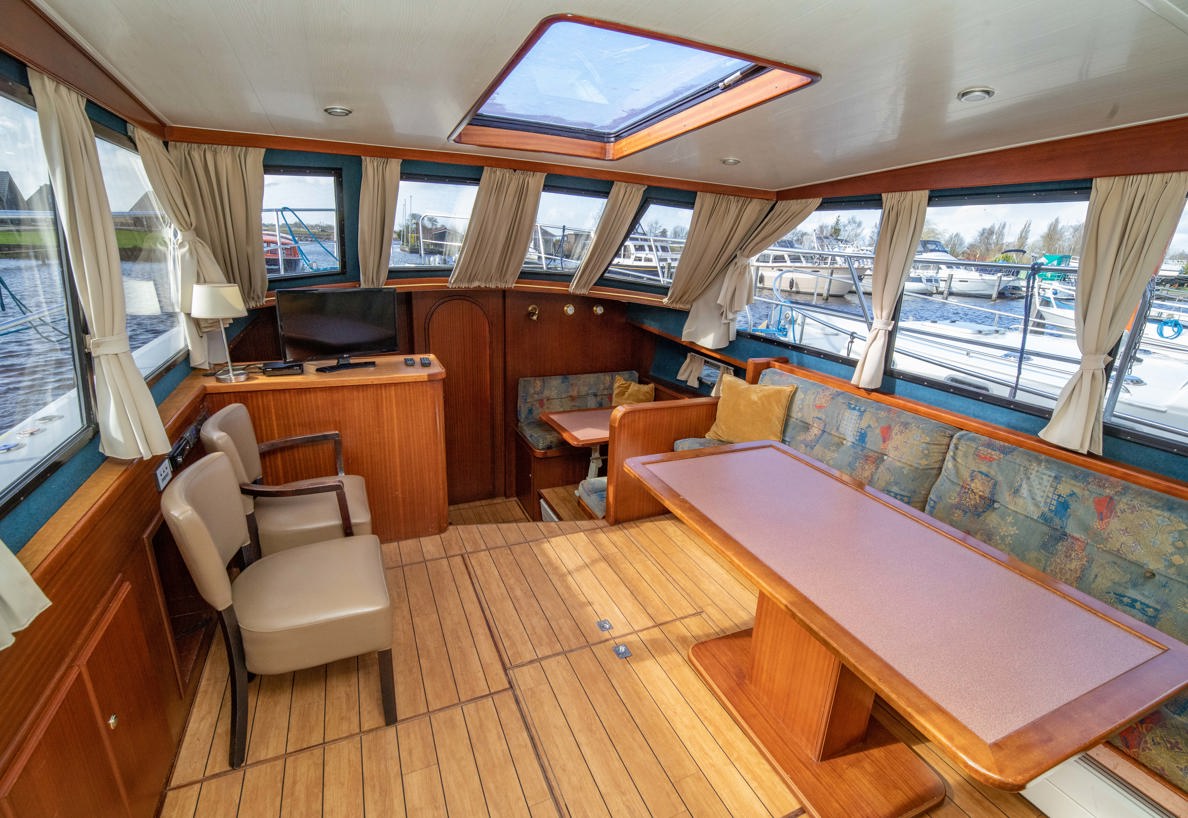 De Driesprong Yachtcharters Interieur Motorjacht Remora 21