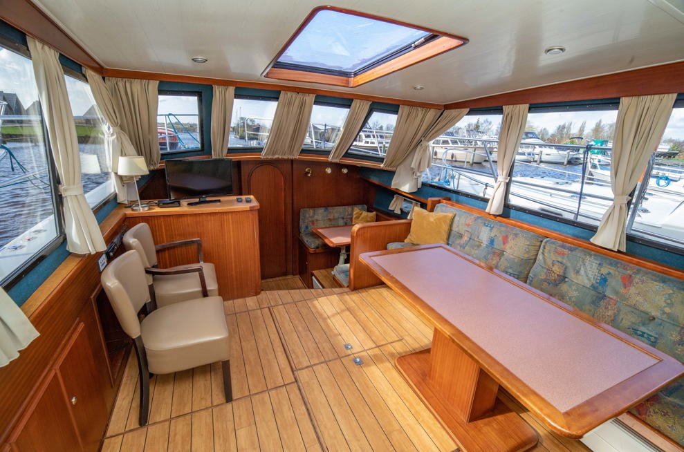 De Driesprong Yachtcharters Interieur Motorjacht Remora 21