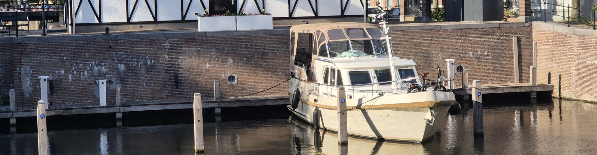 De Driesprong Yachtcharters Varende Pensionado's Op De Poseidon Gorinchem Ligging