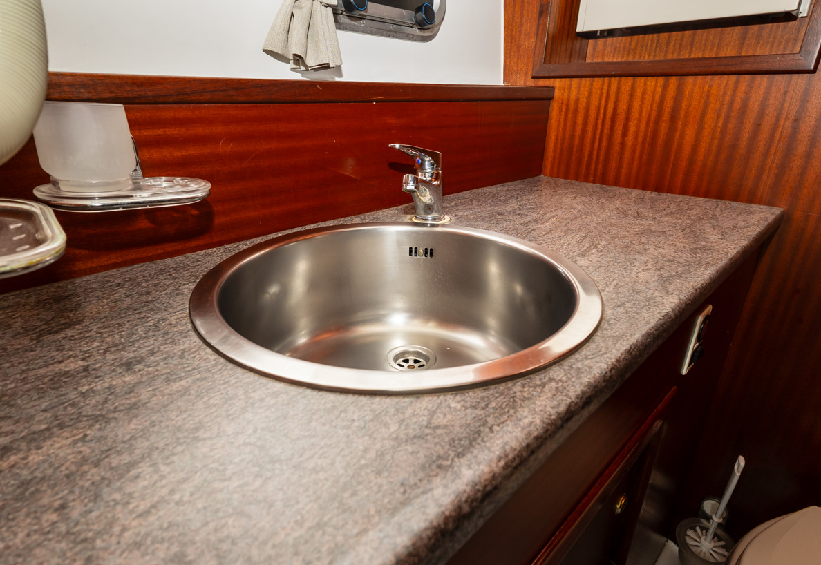 De Driesprong Yachtcharters Interieur Motorjacht Atherina 23