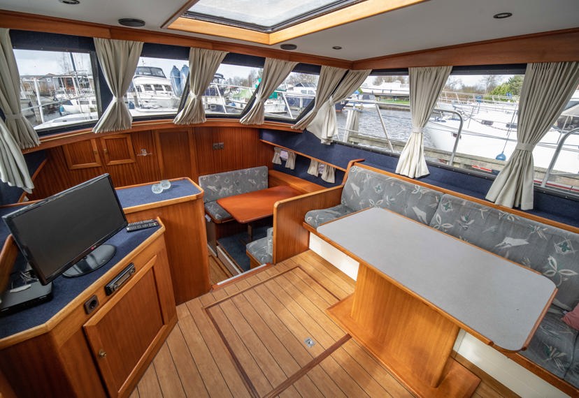 De Driesprong Yachtcharters Interieur Motorjacht Fenris 11