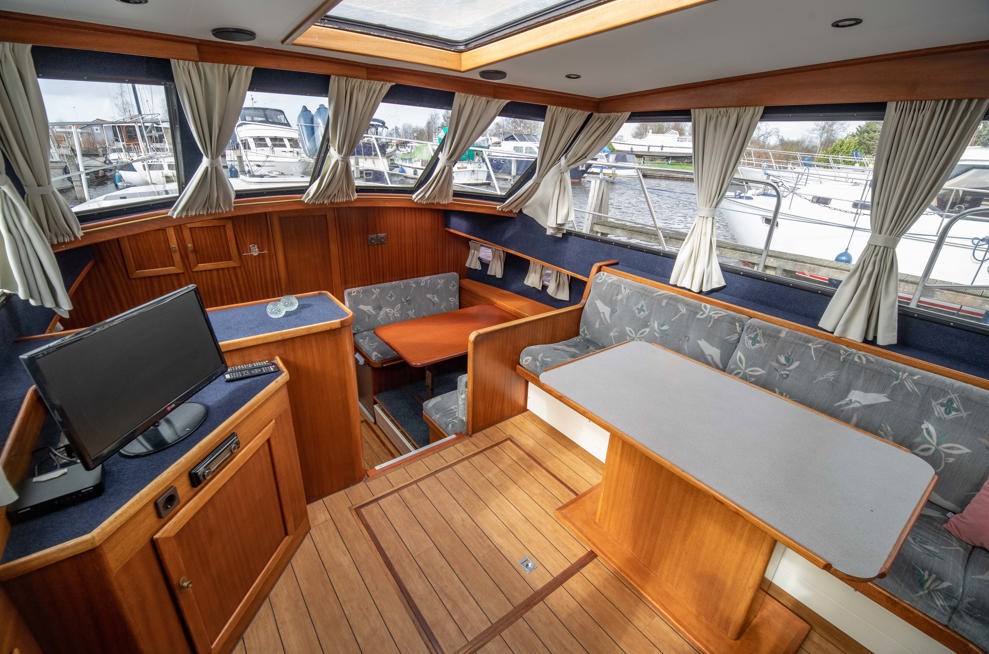 De Driesprong Yachtcharters Interieur Motorjacht Fenris 11
