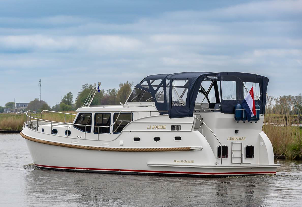 De Driesprong Yachtcharters Exterieur Motorjacht La Boheme 35